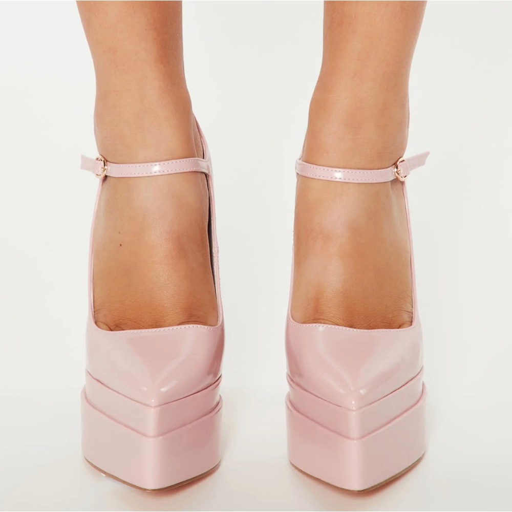 This Pink Platform Pumps are absolutely Stunning, Size 8.5 True to size. Uniques